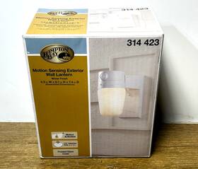 314-423 Hampton Bay Motion Sensing Security Exterior Wall Lantern White Finish New