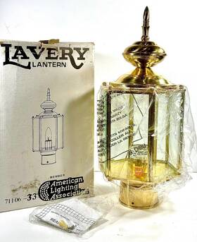 71106-33 Minka-lavery Vintage Solid Brass Post Lantern Outdoor Light With Mount #71106-33 Dent