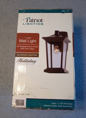 356-1125 Patriot Holliday Collection Large Bronze Finish Outdoor Porch Wall Light - Nib
