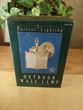 356-5128 Patriot Lighting Brass Finish Clear Beveled Glass Outdoor Lamp Nos