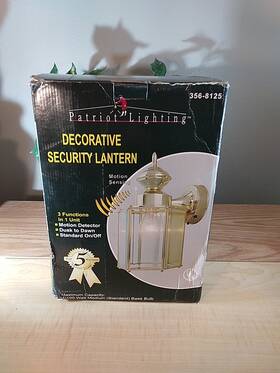 356-8125 Patriot Lighting Outdoor Wall Light Solid Brass Beveled Glass Motion Sensing Nos