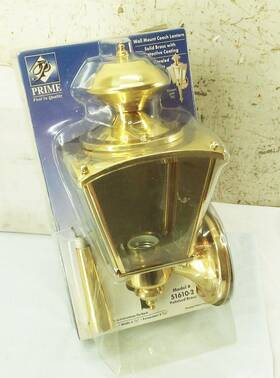 51610-2 Prime Wall Mount Coach Lantern Brass Beveled Glass Decorative Outdoor Light Lighting 51610-2 Prime Wall Mount Coach Lantern Brass Beveled Glass Decorative Outdoor Light Lighting