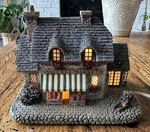 Hawthorne Thomas Kinkade Lamplight Village 2001 Market 79747 W/light. Fixed Price $25.00.